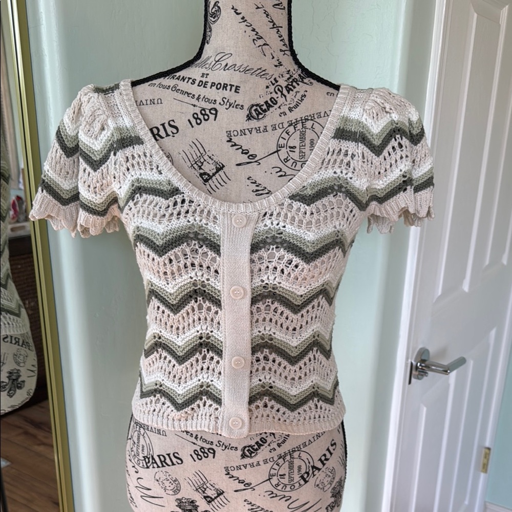 Blu Pepper Chevron Pattern Cropped Blouse